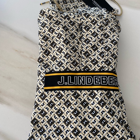 Stylish Rain poncho from J. Lindeberg S - Picture 2 of 7